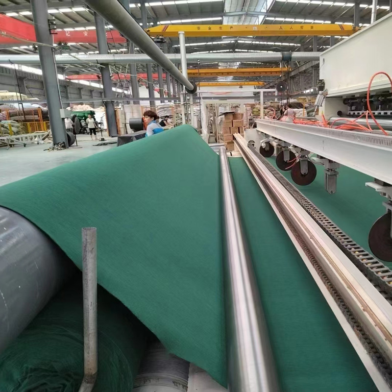 250g绿色土工布 6米幅宽生产中